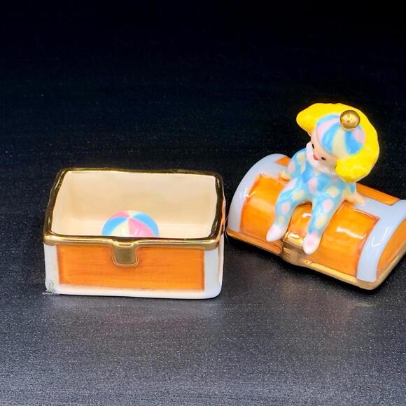 Vintage Clown Figurine Trinket Box - Adorable & Collectible! - Picture 2 of 4